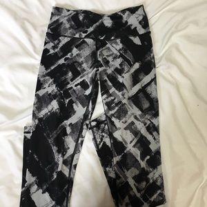 Black and white print leggings